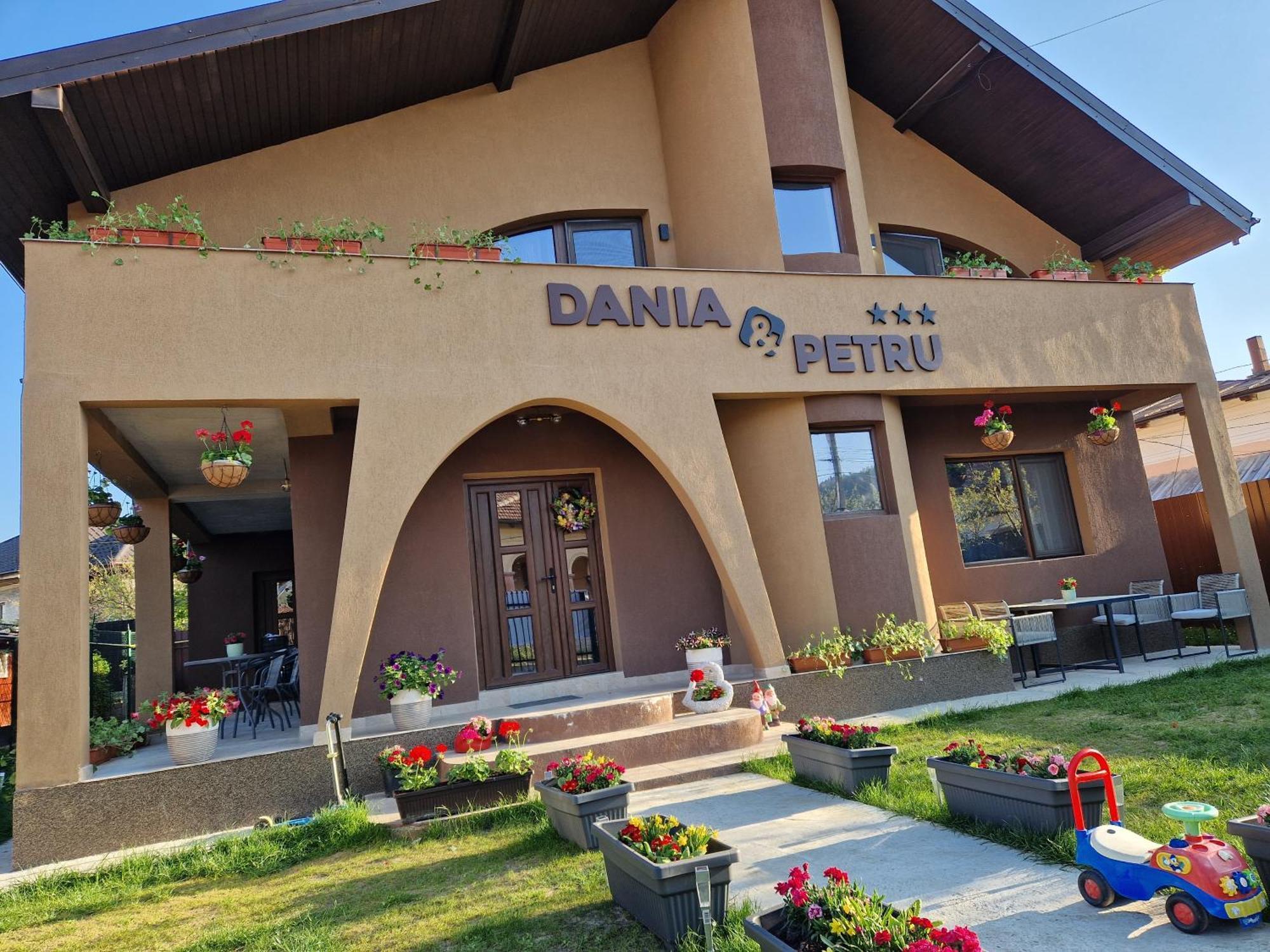 Dania&Petru Residence Tirgu Ocna Exterior photo